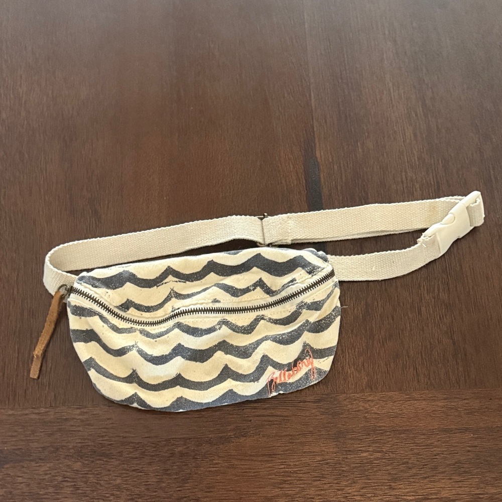 Billabong Beige and Blue Wave Pattern Belt Bag